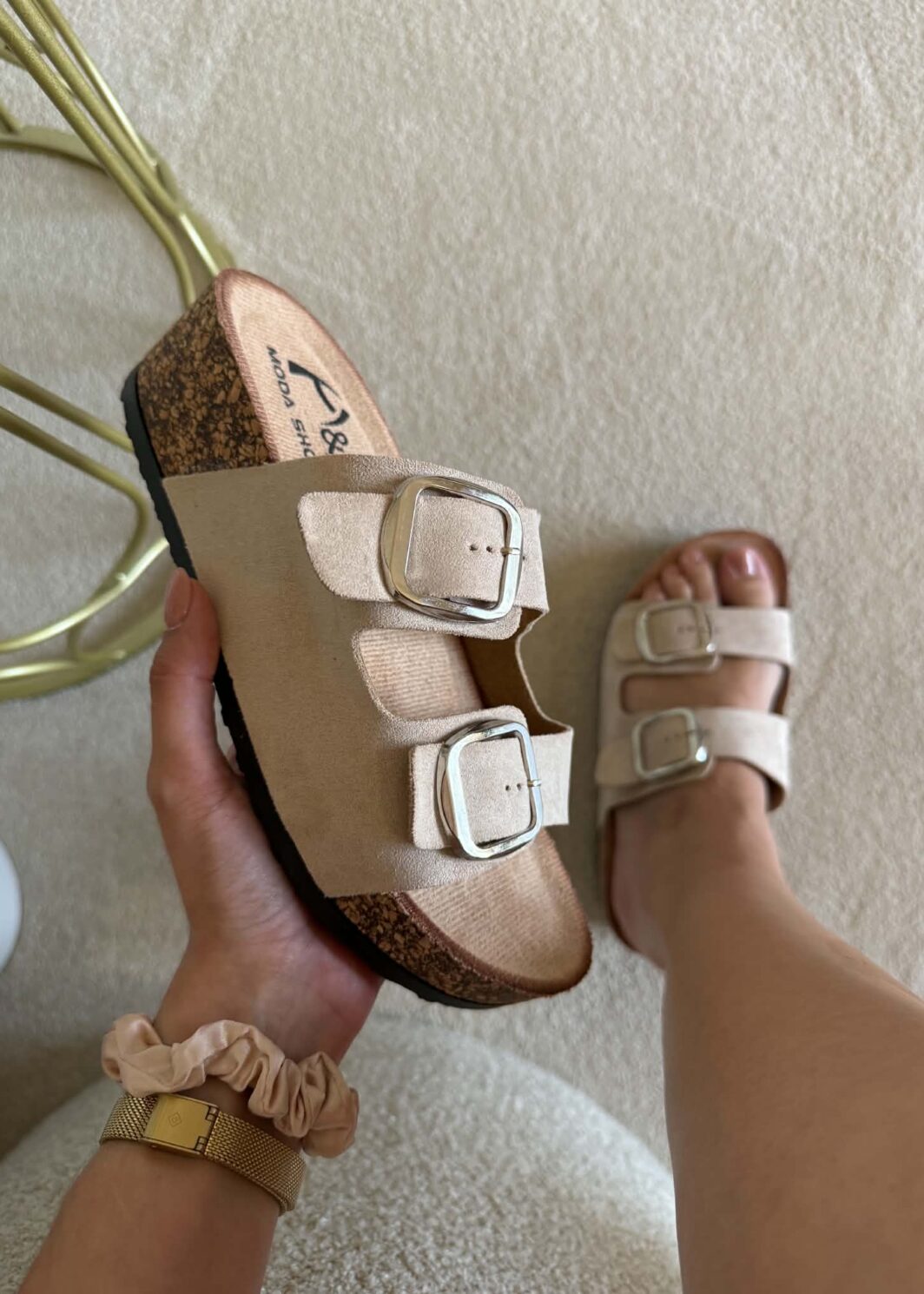 Chinelo Fivelas Cunha - Bege
