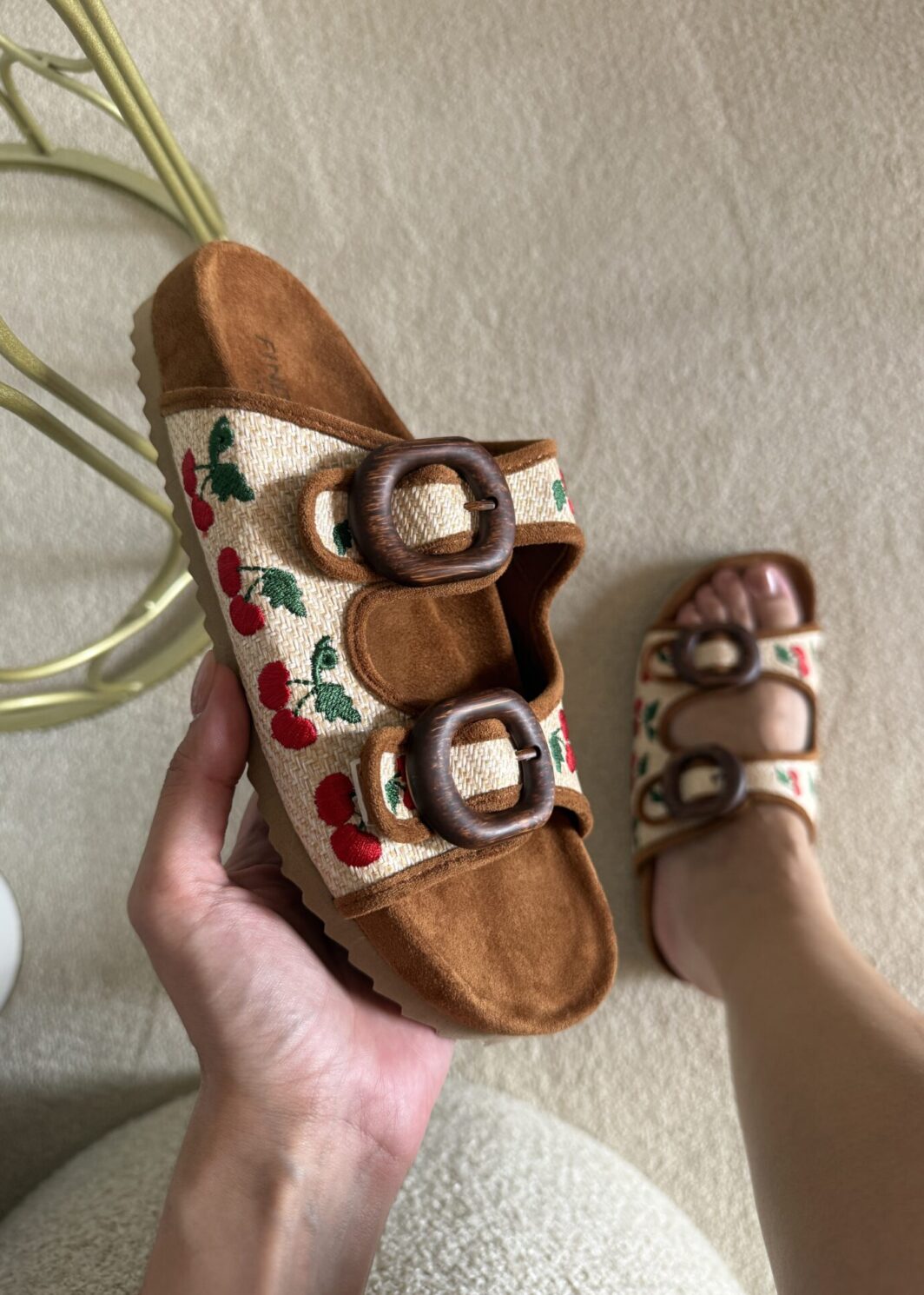 Chinelo Cerejas