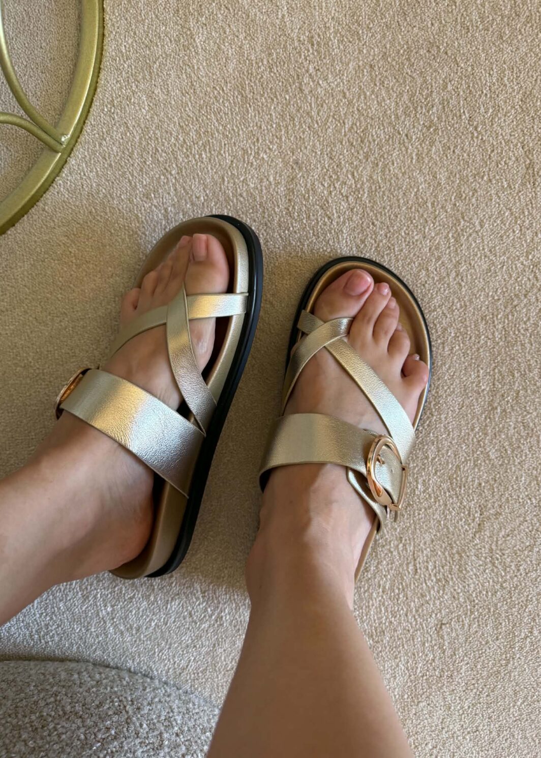 Chinelo Golden Hour