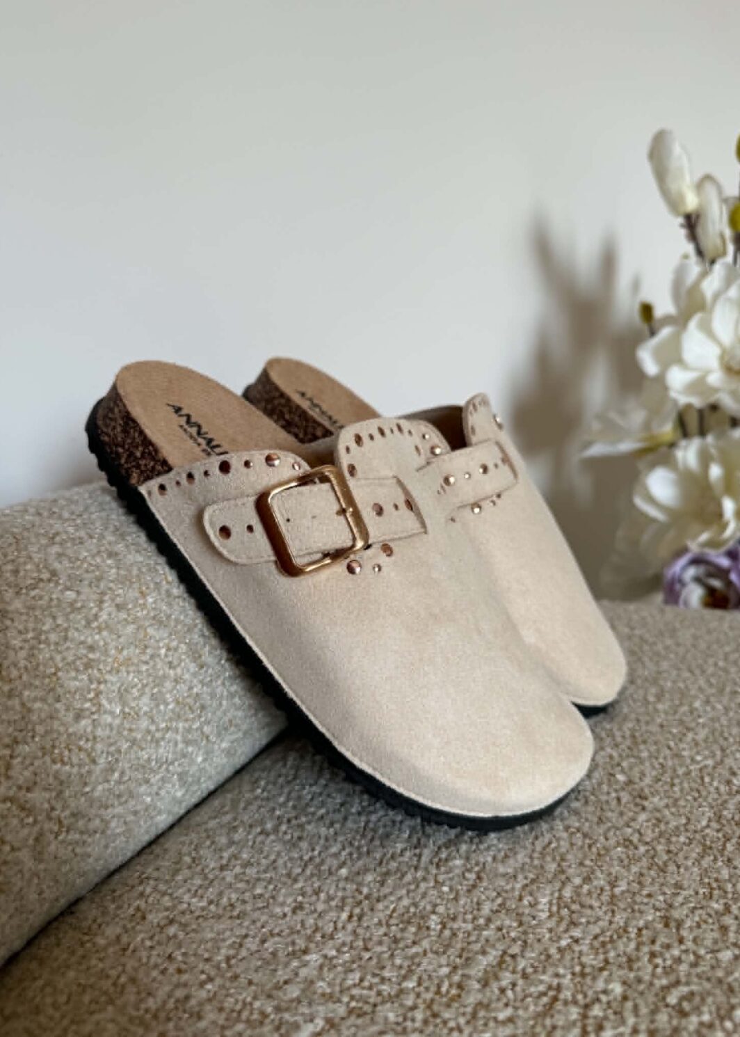 Clogs Com Tachas - Bege